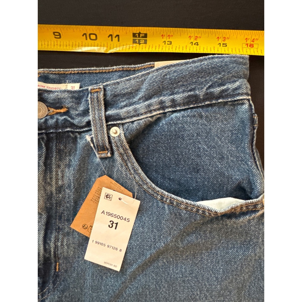 Levi's High Waisted Mom Shorts Medium Wash Denim Blue Size 31 12 A19650045 NEW - Picture 12 of 14